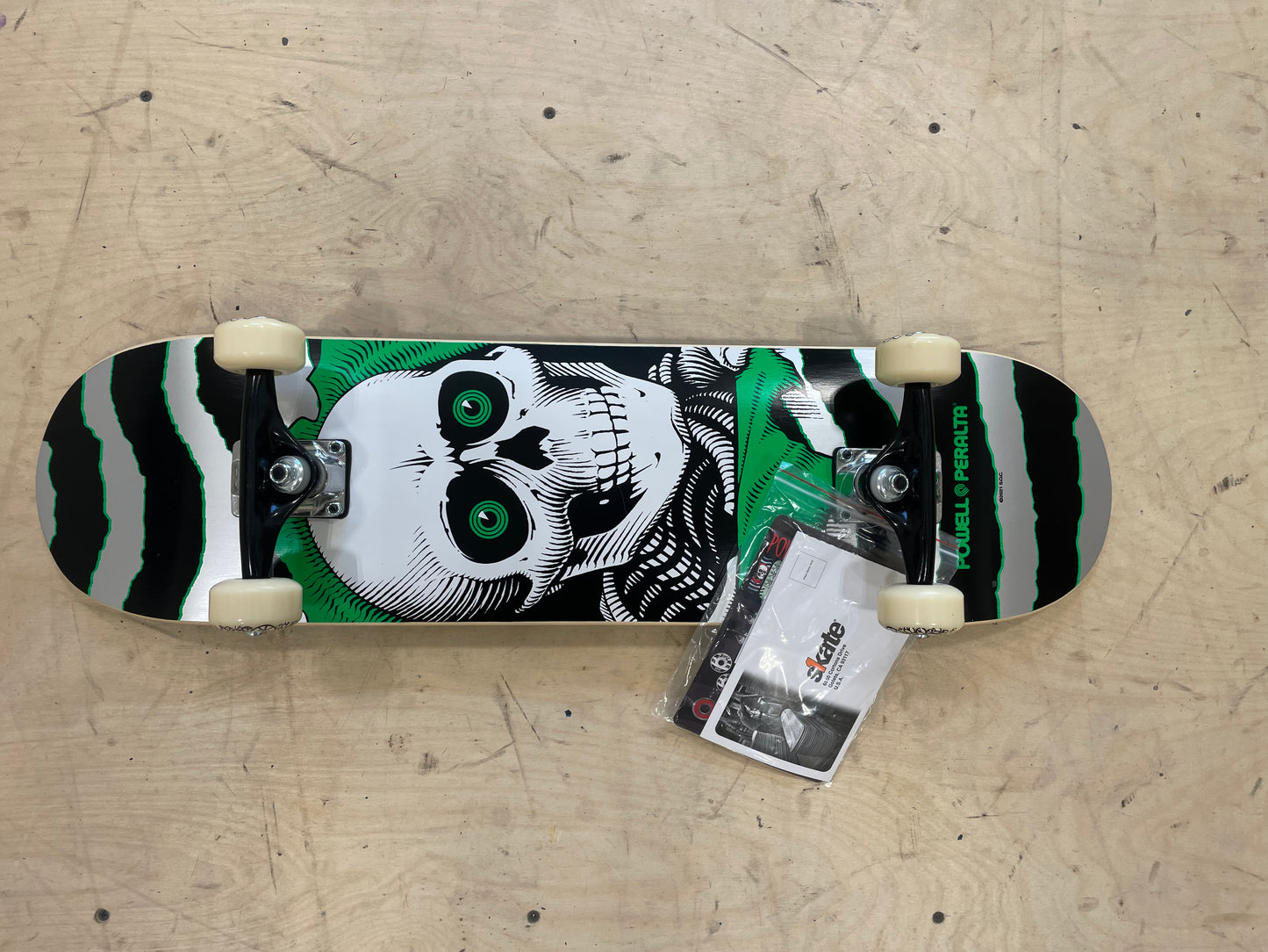 Powell Peralta RIPPER SILVER/GREEN 8.0 Complete