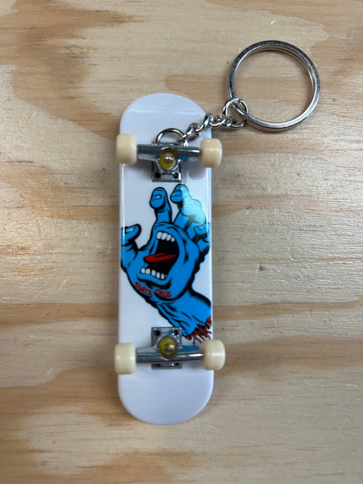 Screaming Hand Fingerboard Key Chain White Santa Cruz