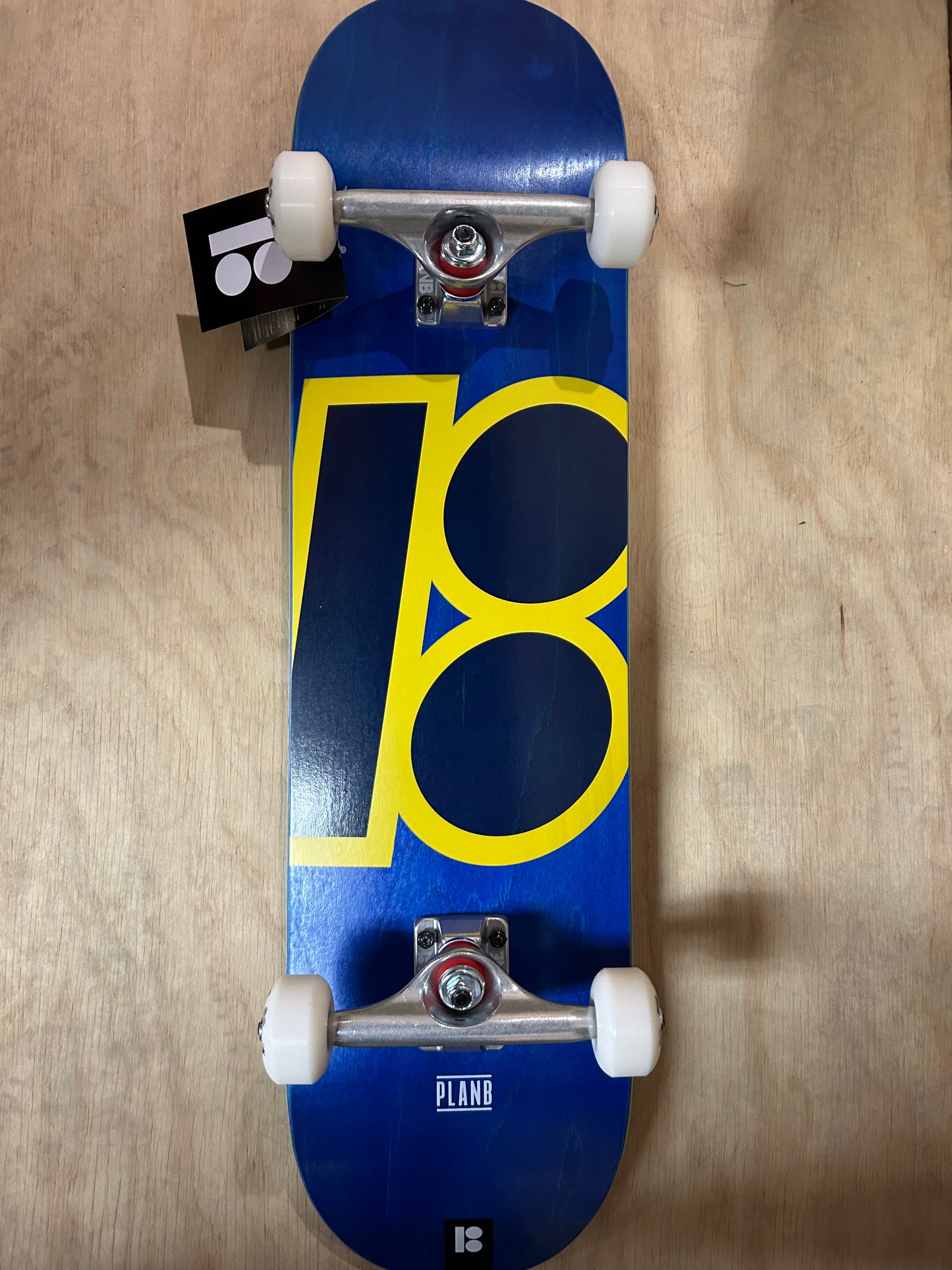 Plan B Team Classic Stained 8 Skateboard complete