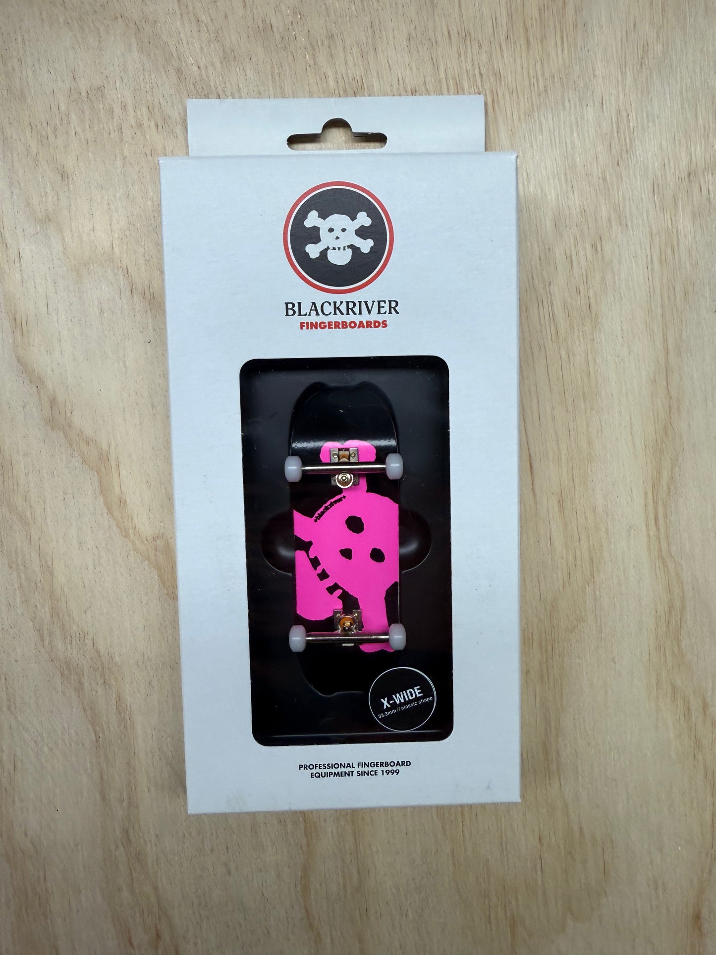 Blackriver Pro Complete Fingerboard - New Skull Neon Pink 33.3mm