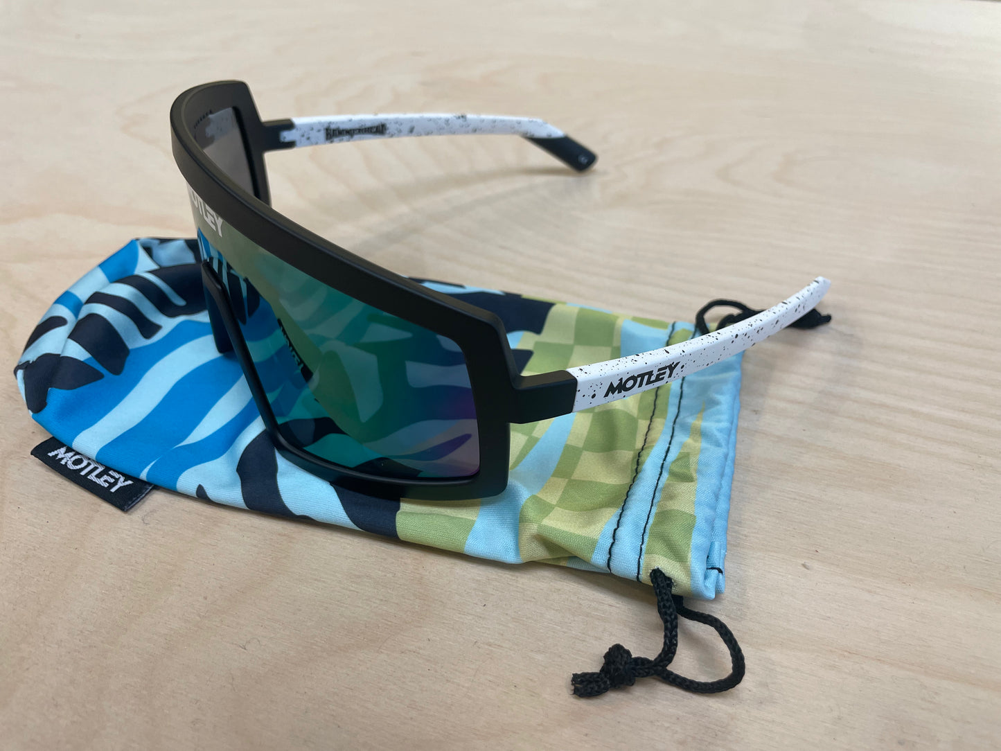 Hammerhead Black White Paint / Purple Mirror