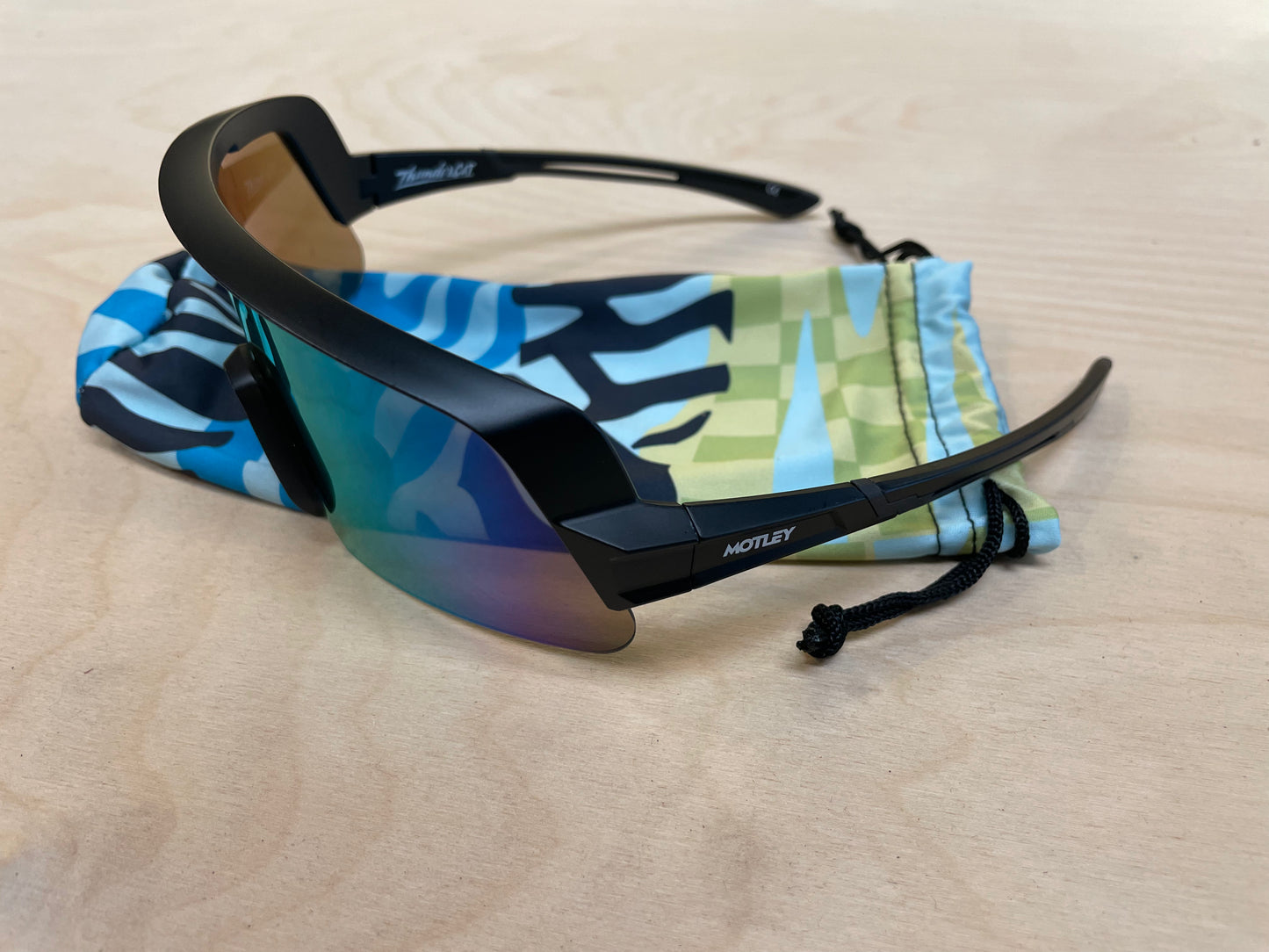 THUNDERCAT Black Matte / Gold Mirror