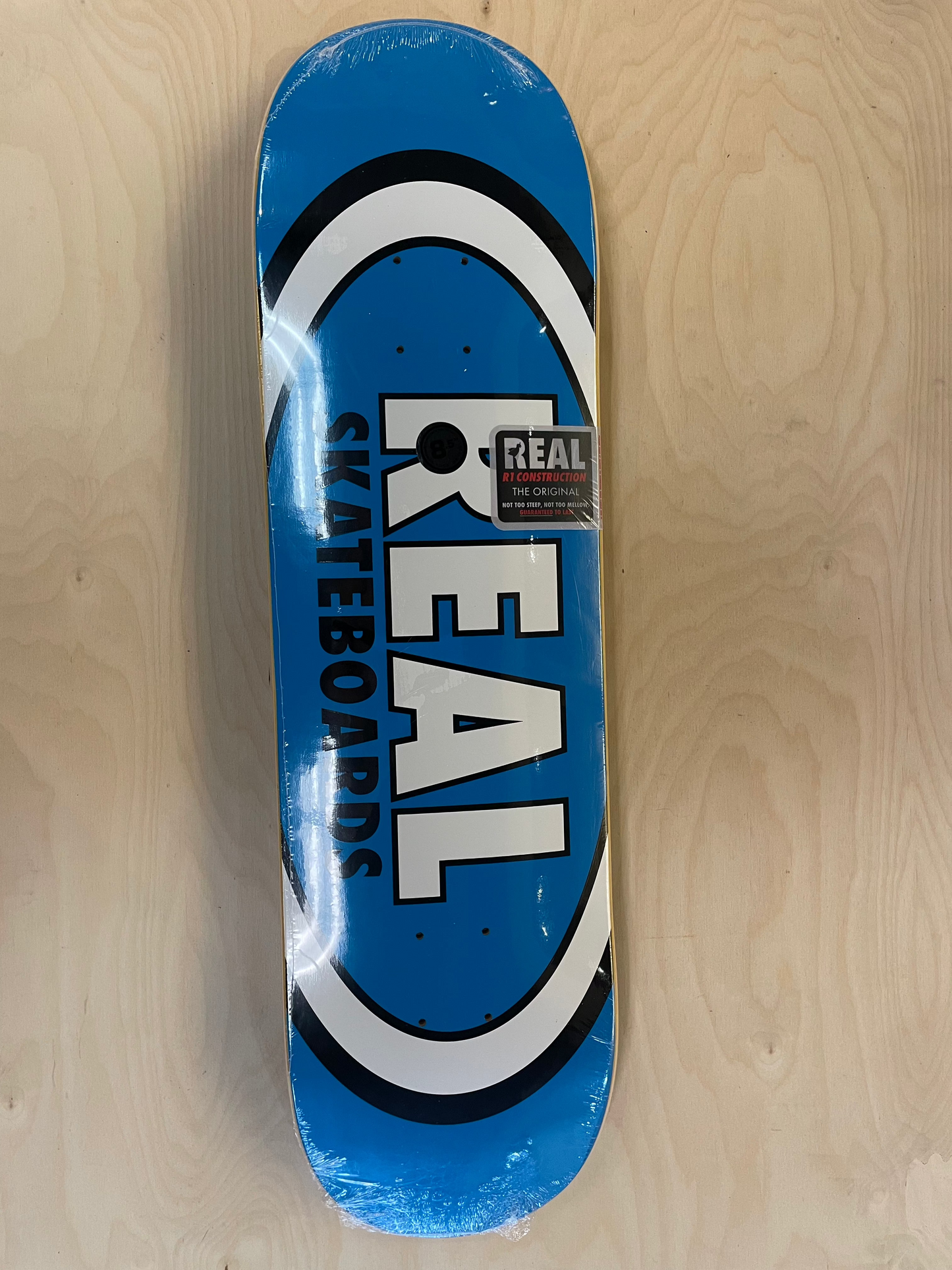 REAL TEAM CLASSIC OVAL SKATEBOARD 8.5