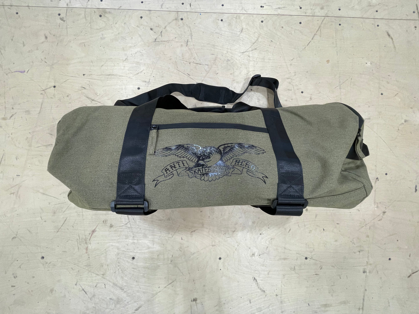 ANTIHERO BASIC EAGLE DUFFEL BAG OLIVE