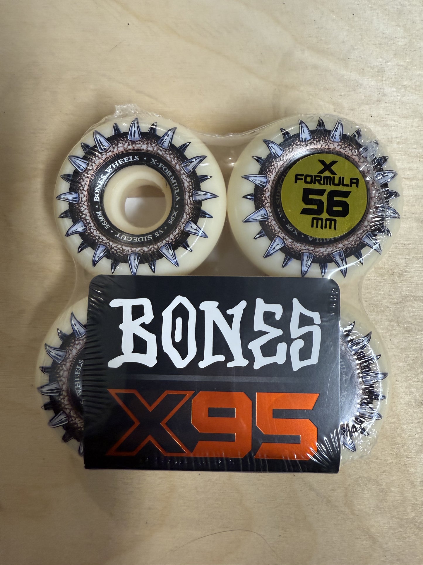 STREET CLEATS 56 V5 SIDECUT X-FORMULA 95A 4PK