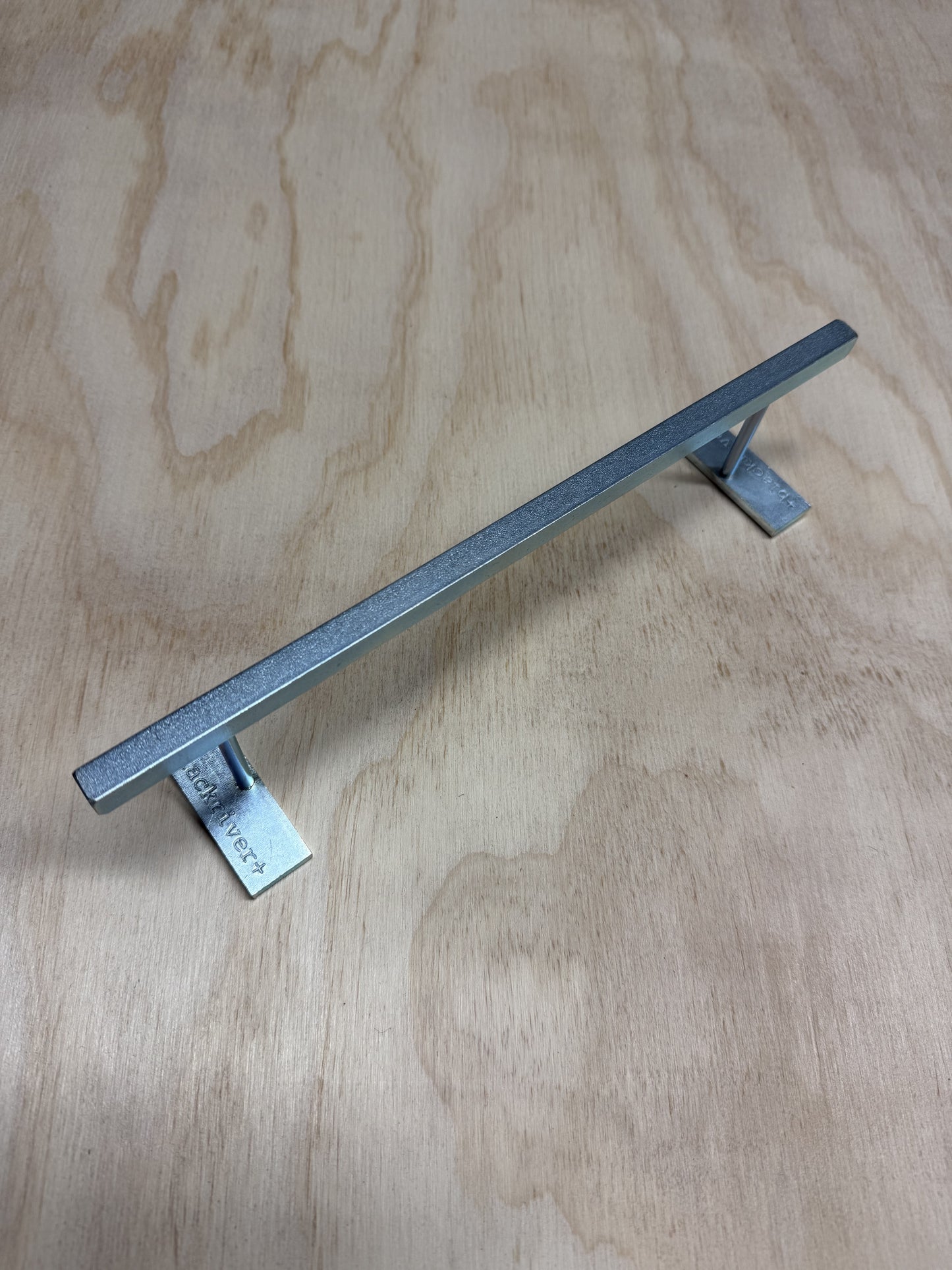 Blackriver Fingerboard Rails - Ironrail square Color: Silver