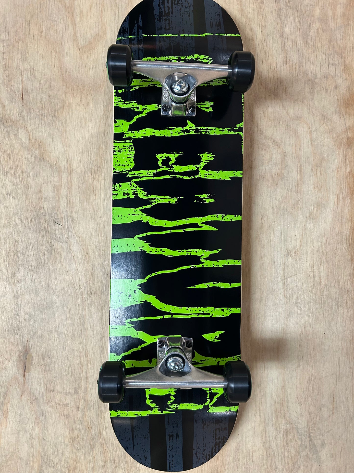 Tattered Large 8.25 Creature Skateboard Complete