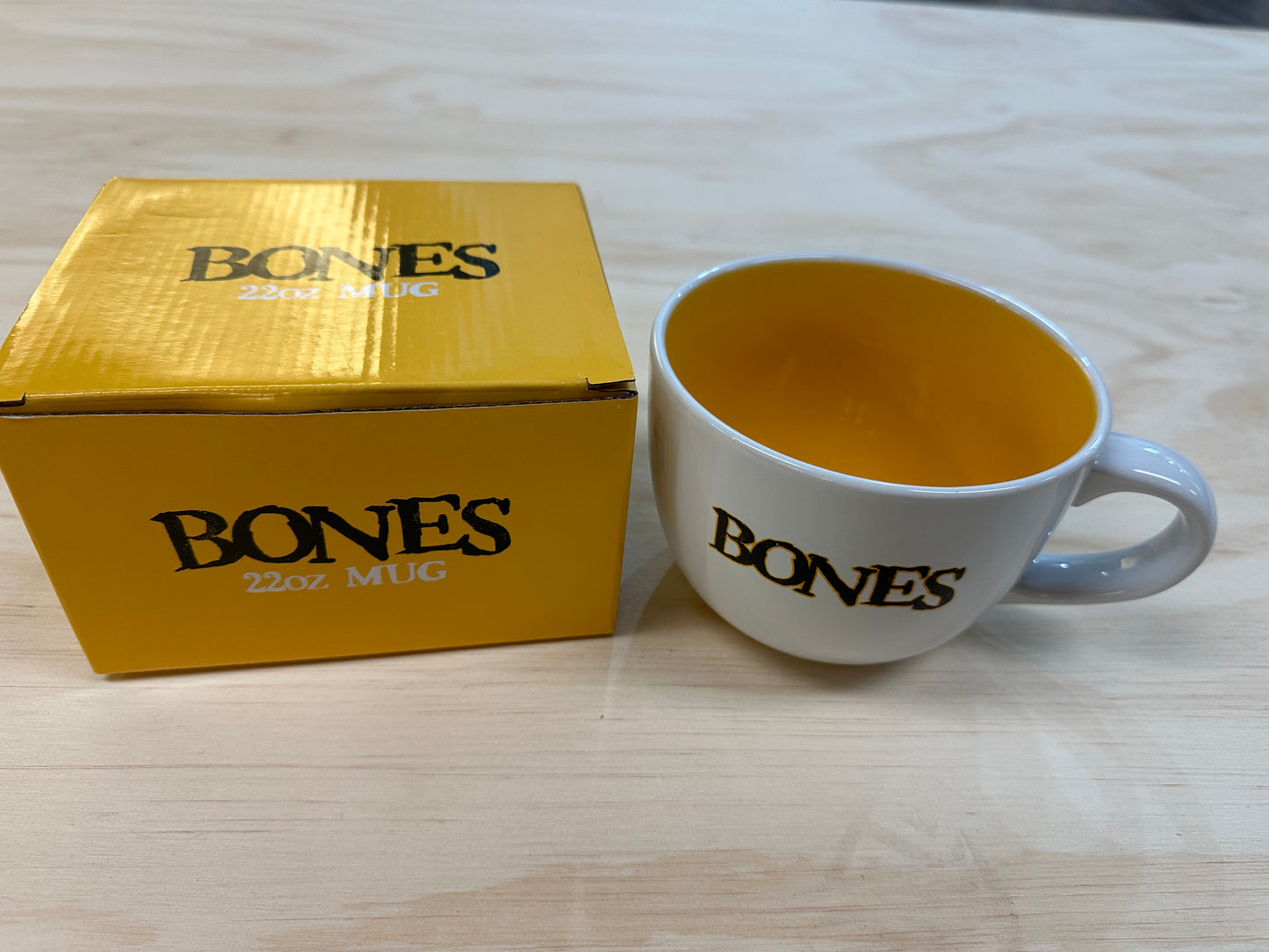 BONES WHEELS Mug Pushing Up Daisies White/Gold