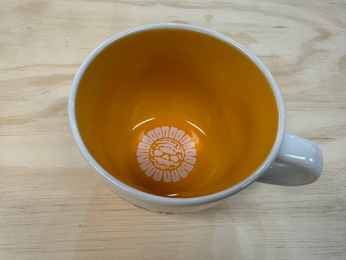 BONES WHEELS Mug Pushing Up Daisies White/Gold