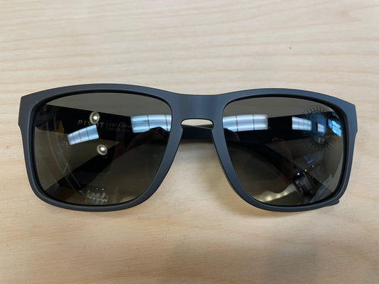 PIVOT Black on Black / Grey Polarized